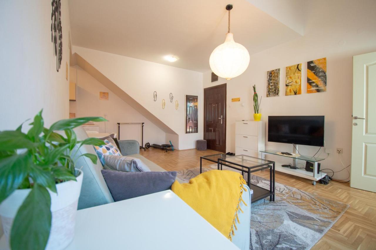 Spacious 1-Bedroom Apartment Novi Sad Esterno foto