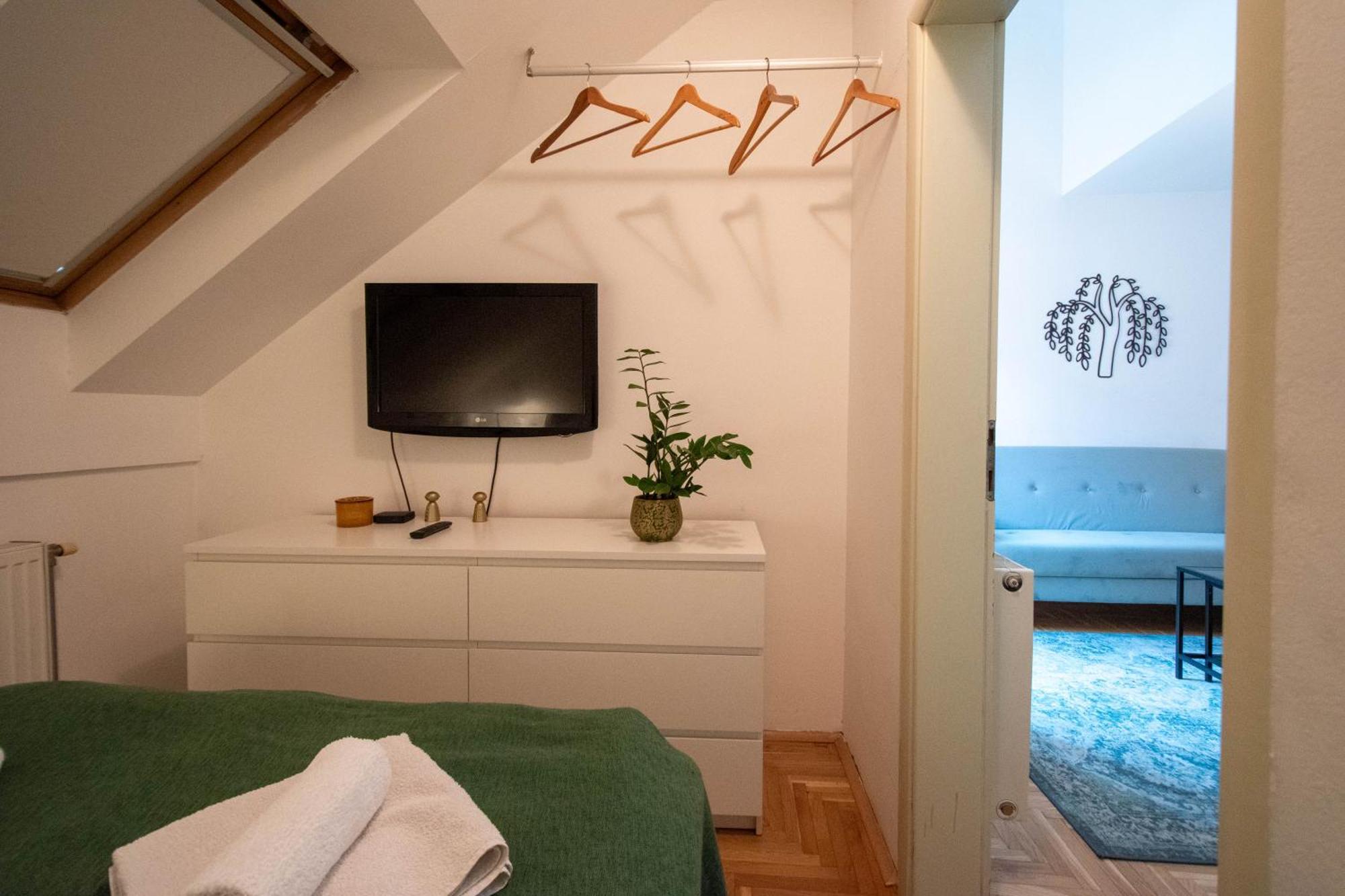 Spacious 1-Bedroom Apartment Novi Sad Esterno foto