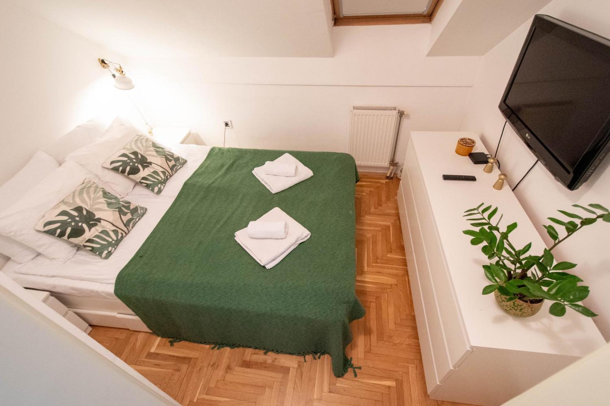 Spacious 1-Bedroom Apartment Novi Sad Esterno foto