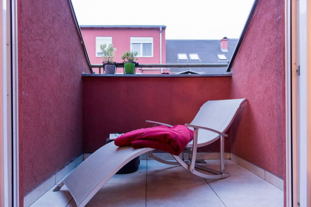 Spacious 1-Bedroom Apartment Novi Sad Esterno foto